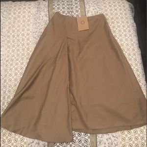 Olive brand new skirt size small in beige